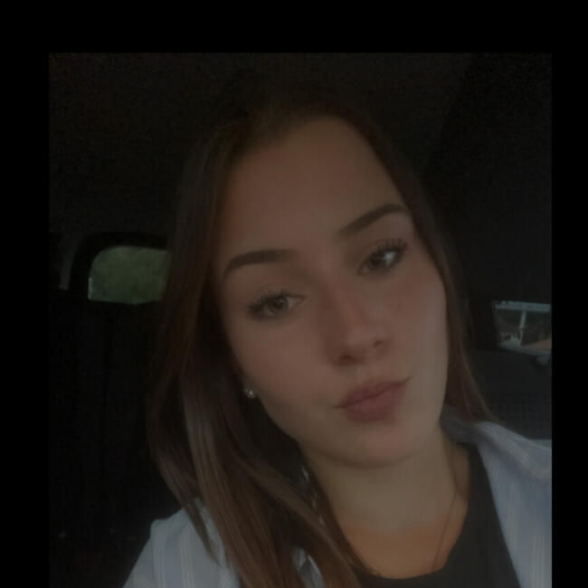 Babysitter in Chambray-lès-Tours: Clemence