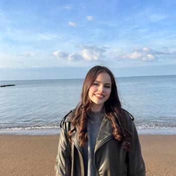 Babysitter in Saint-Nazaire: Suzy