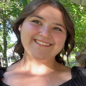 Babysitter in Mercedes: Regina