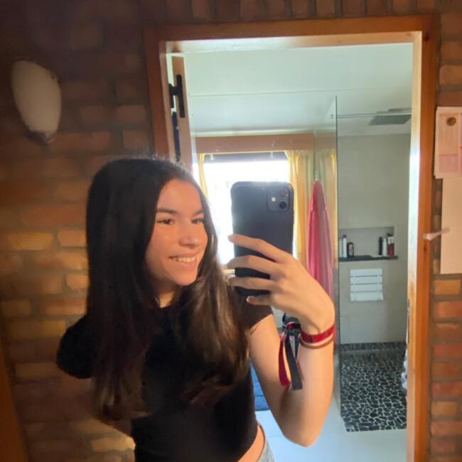 Babysitter in Mouscron: Nina