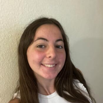Babysitter in Plieux: Naomi