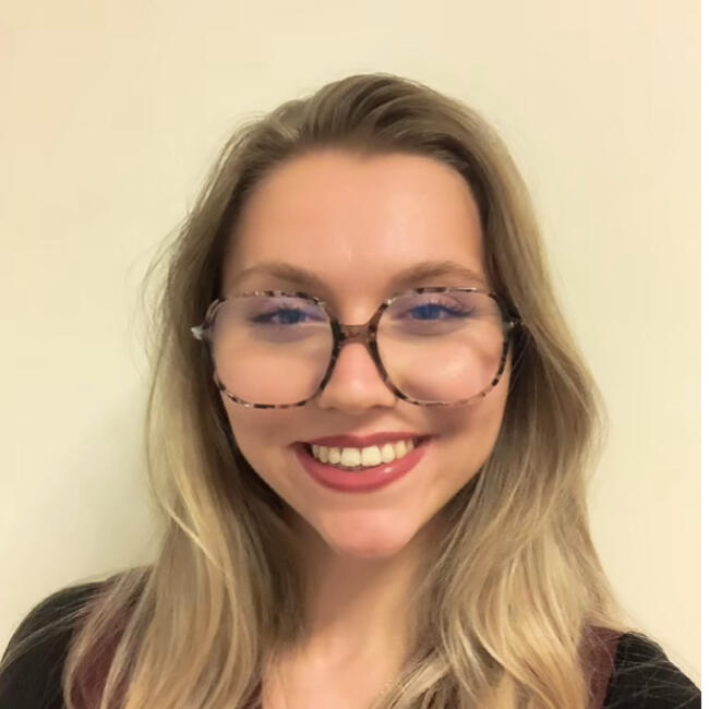 Babysitter in Toulon: Elodie