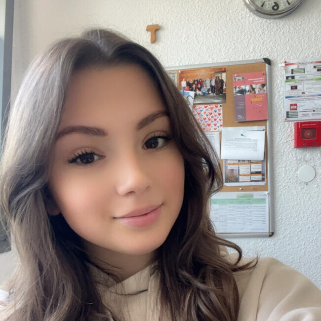 Babysitter in Grenoble: Erza