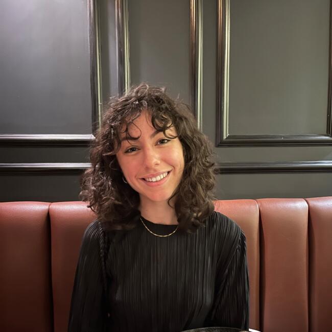 Babysitter in Paris: Noémie