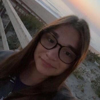 Babysitter in Parentis-en-Born: Naelle