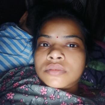 नागपुर में बेबीसिटर: Punam