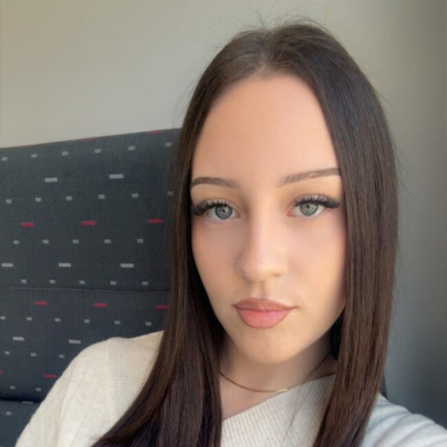 Babysitter in Roulers: Iulia Madalina