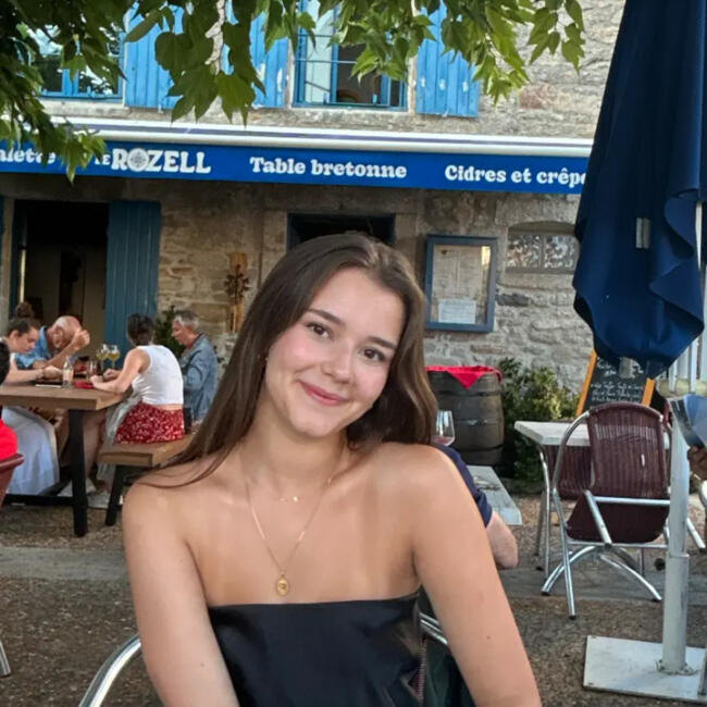 Babysitter in Allinges: Yaelle