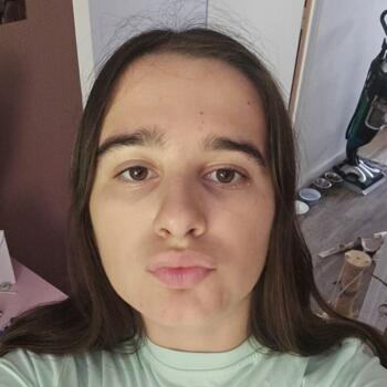 Babysitter in Béligneux: Emma