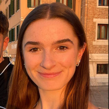 Babysitter in Gerrards Cross: Lizzie