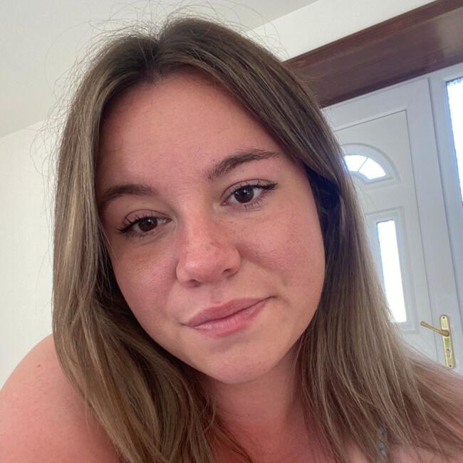 Babysitter in Saint-Germain-le-Gaillard: Wendy