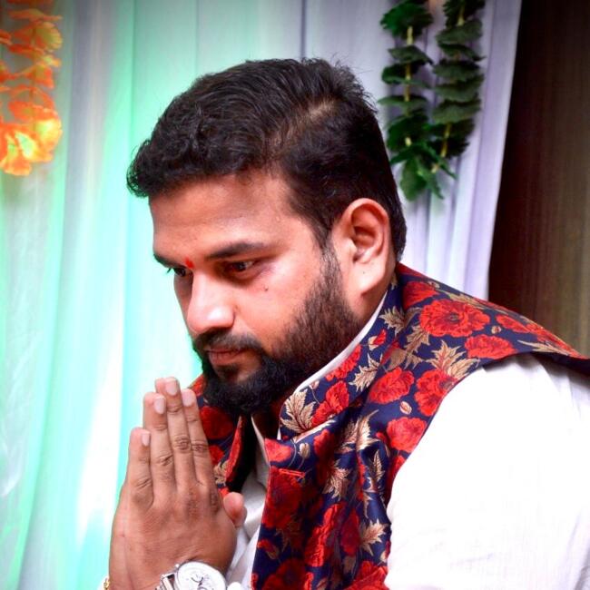 बम्बई में बेबीसिटिंग की नौकरी: Akshay