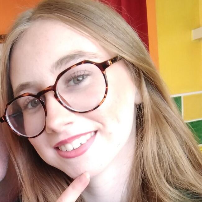 Babysitter in Saint-Julien: Mélodie