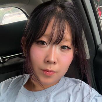 Babysitter in Singapore: Avryl