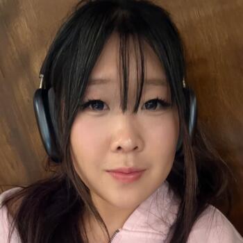Babysitter in Singapore: Avryl