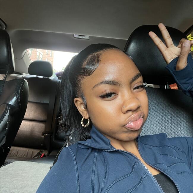 Babysitter in Bayonne: Layla