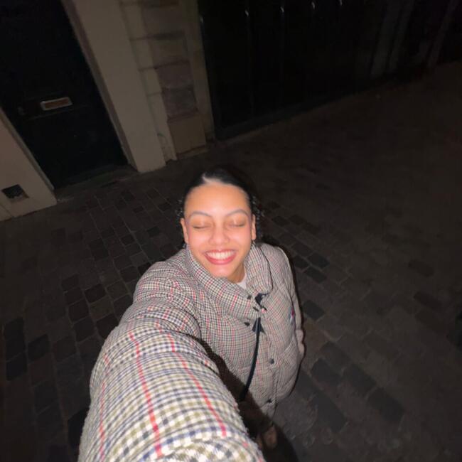 Babysitter in Paris: Jade