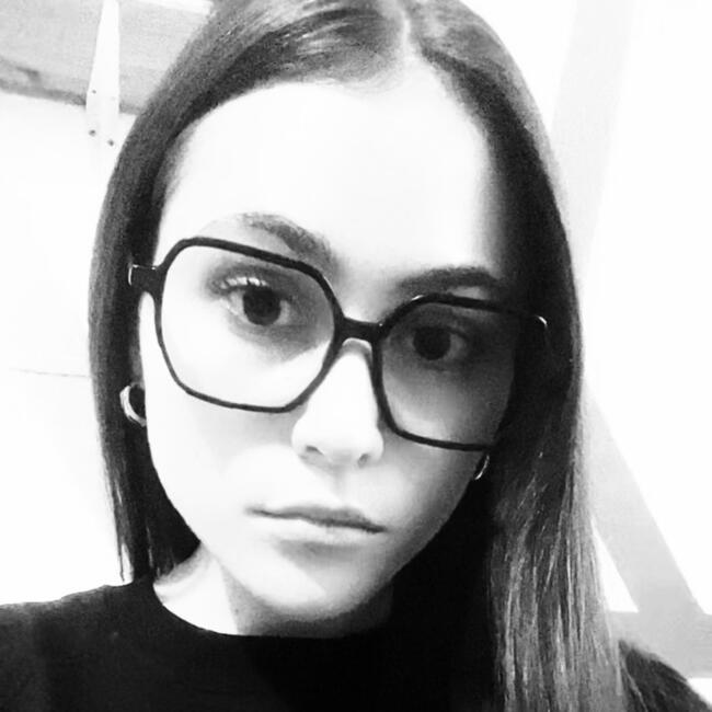 Babysitter in Saint-Martin-de-Ribérac: Eva