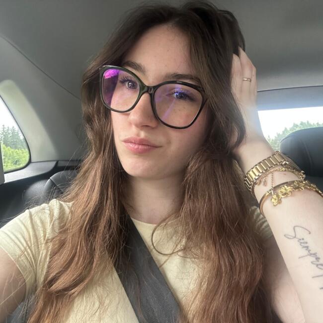 Babysitter in Blégny: Olivia