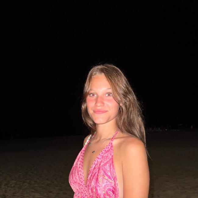 Babysitter in Saint-Lô: Chloe