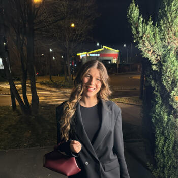 Babysitter in Paris: Charlotte