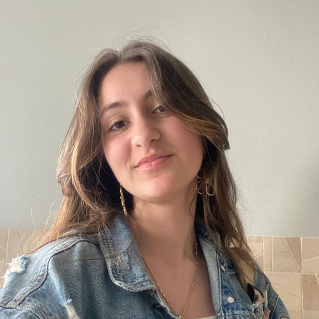 Babysitter in Cannes: Lily