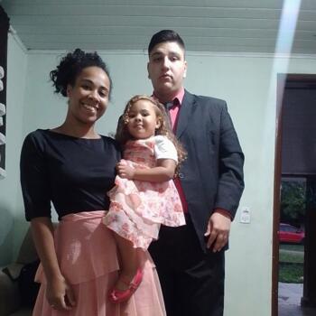 Emprego de babá em Porto Alegre: emprego de babá Debora