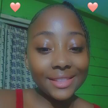 Babysitter in Portmore: Makadia