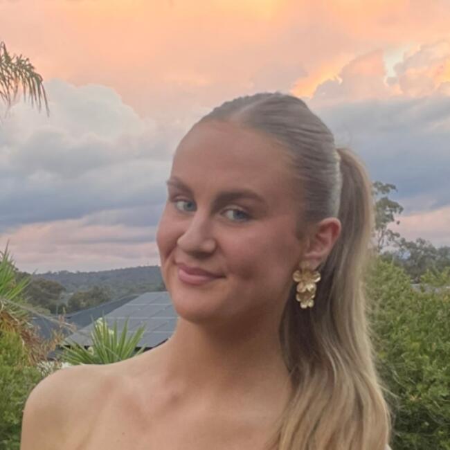 Babysitter in Melbourne: Claire