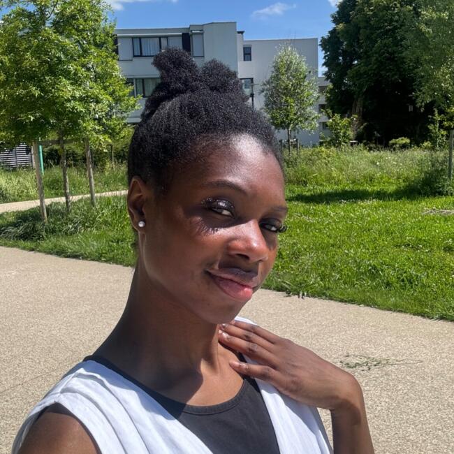 Babysitter in Guyancourt: Cettyna