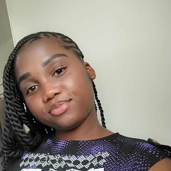 Babysitter in Vert-Saint-Denis: Louisemy