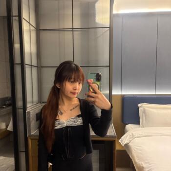 Babysitter in Singapore: Dermes