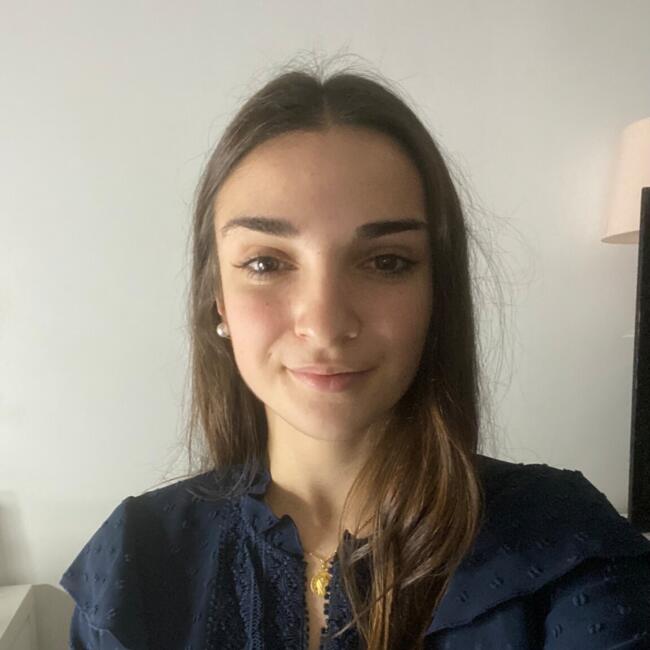 Babysitter in Pamplona: Angela