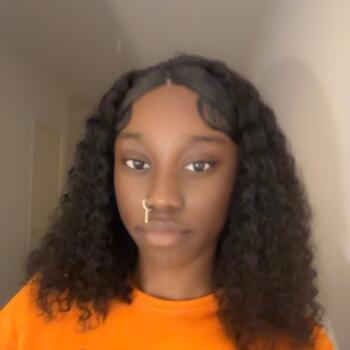 Babysitter in Saint-Barthélemy-d'Anjou: Amina