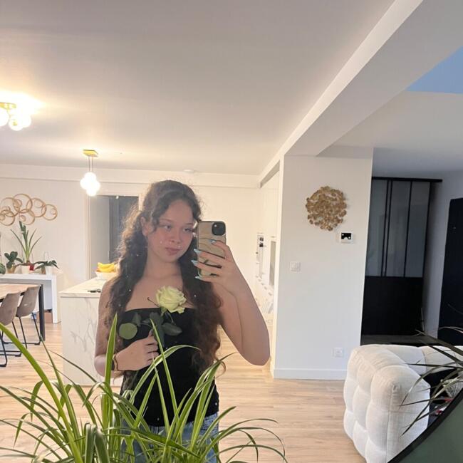 Babysitter in Manneville-sur-Risle: Amy