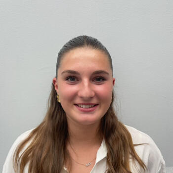 Babysitter in Tourville-sur-Arques: Romane