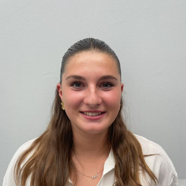 Babysitter in Tourville-sur-Arques: Romane