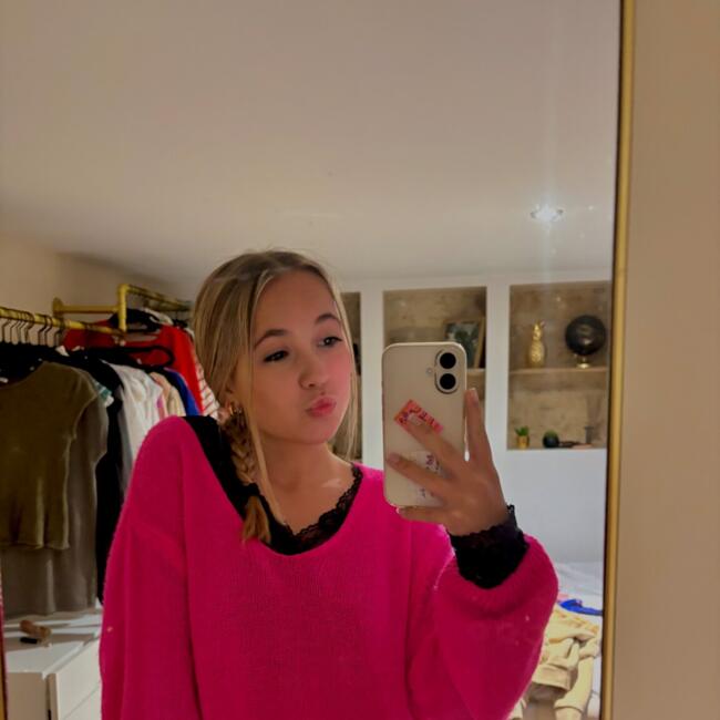 Babysitter in Bordeaux: Louise