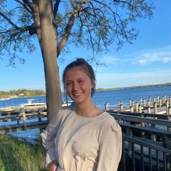 Babysitter in Monticello: Sienna