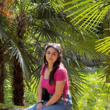 Babysitter Bedizzole: Nicoleta