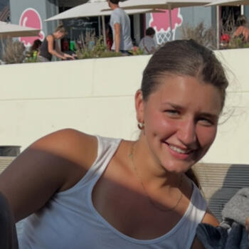 Babysitter in Caen: Clemence