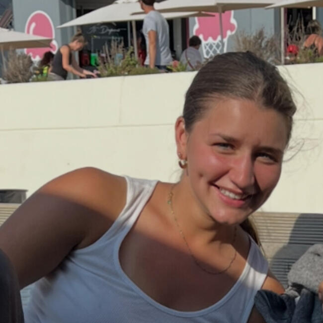 Babysitter in Caen: Clemence