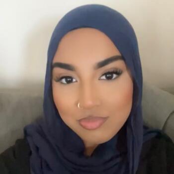 Babysitter in Oldham: Khadija