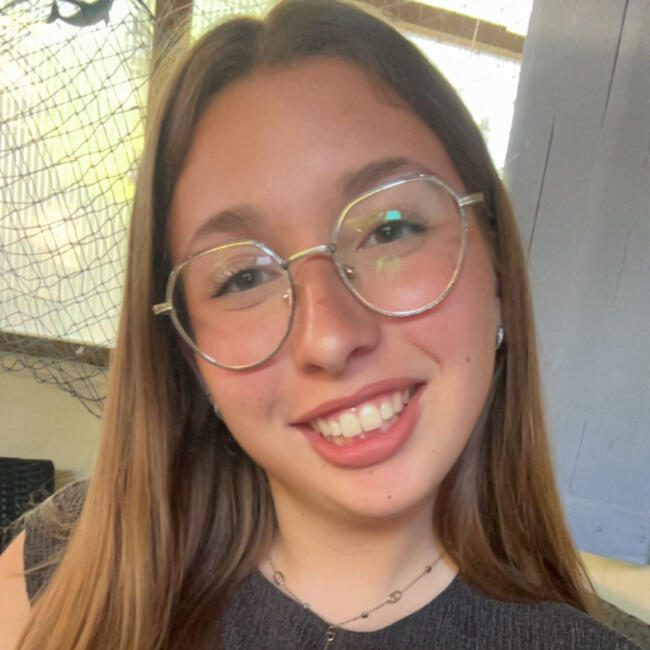 Babysitter in Meyreuil: Lola