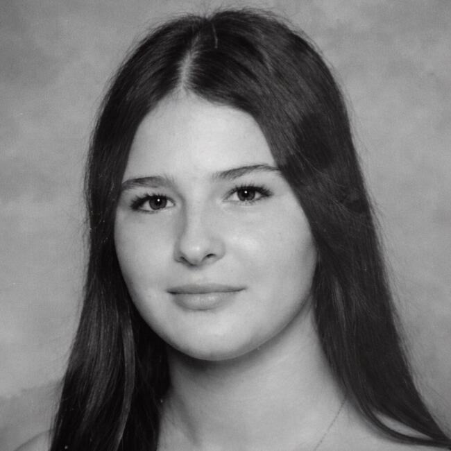 Babysitter in St Laurent des Arbres: Lana