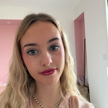 Barnvakt i Calais: Elise