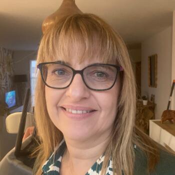 Babysitter Guînes: Karine