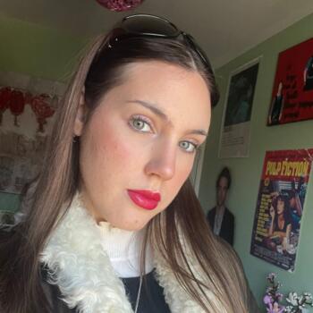 Babysitter Peer: Adelina