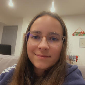 Babysitter in Ercé-en-Lamée: Anne-Pénélope