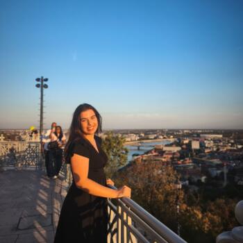 Babysitter Budapest: Petra